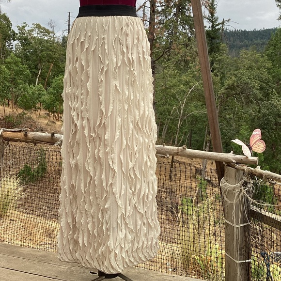 unbranded Dresses & Skirts - Bohemian Ruffle Elastic Waist Cream Maxi Skirt Size Small Hippie Fun Flirty